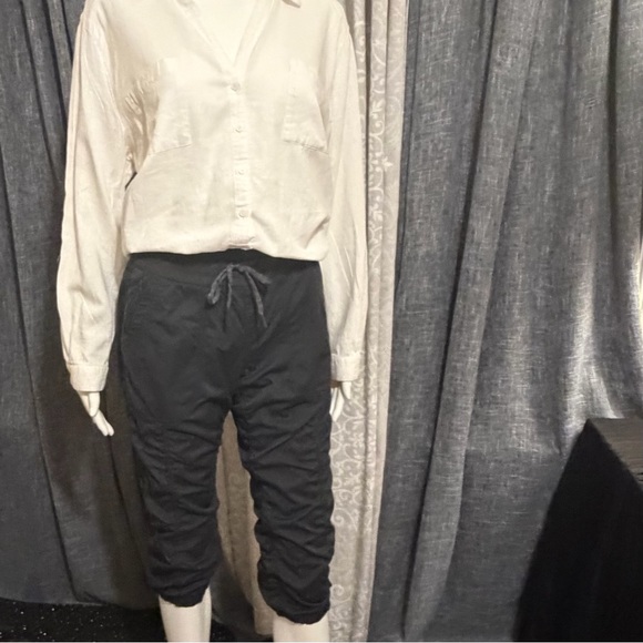 The North Face Pants - The North Face Women's Aphrodite 2.0 Capri Pants Black. Size Small